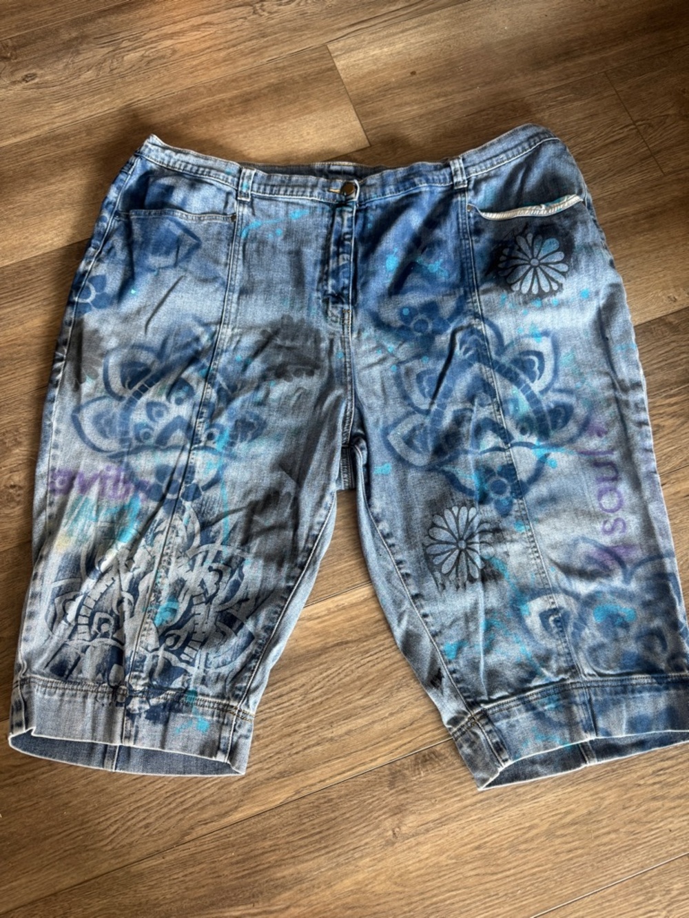 Liz & Me Custom Hand Painted Graffiti Capri Jeans Size 28W One of a Kind